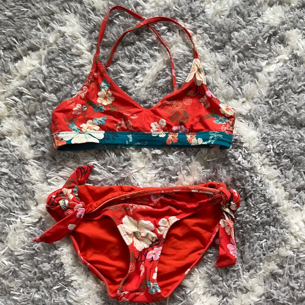 Like new Oniell reversible top swimsuit